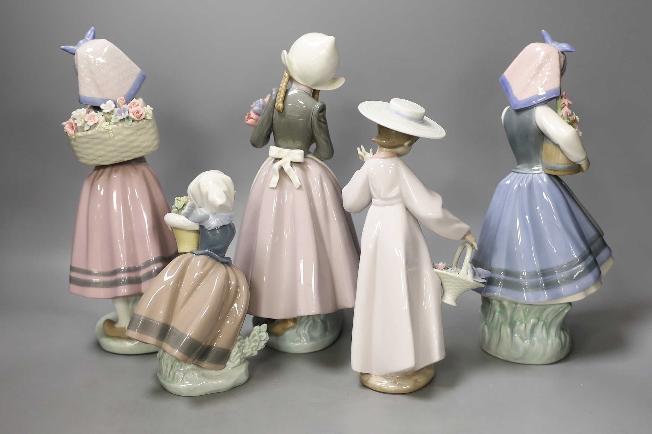 Five Lladro figures to include flower sellers, tallest 26.5 cm (5)